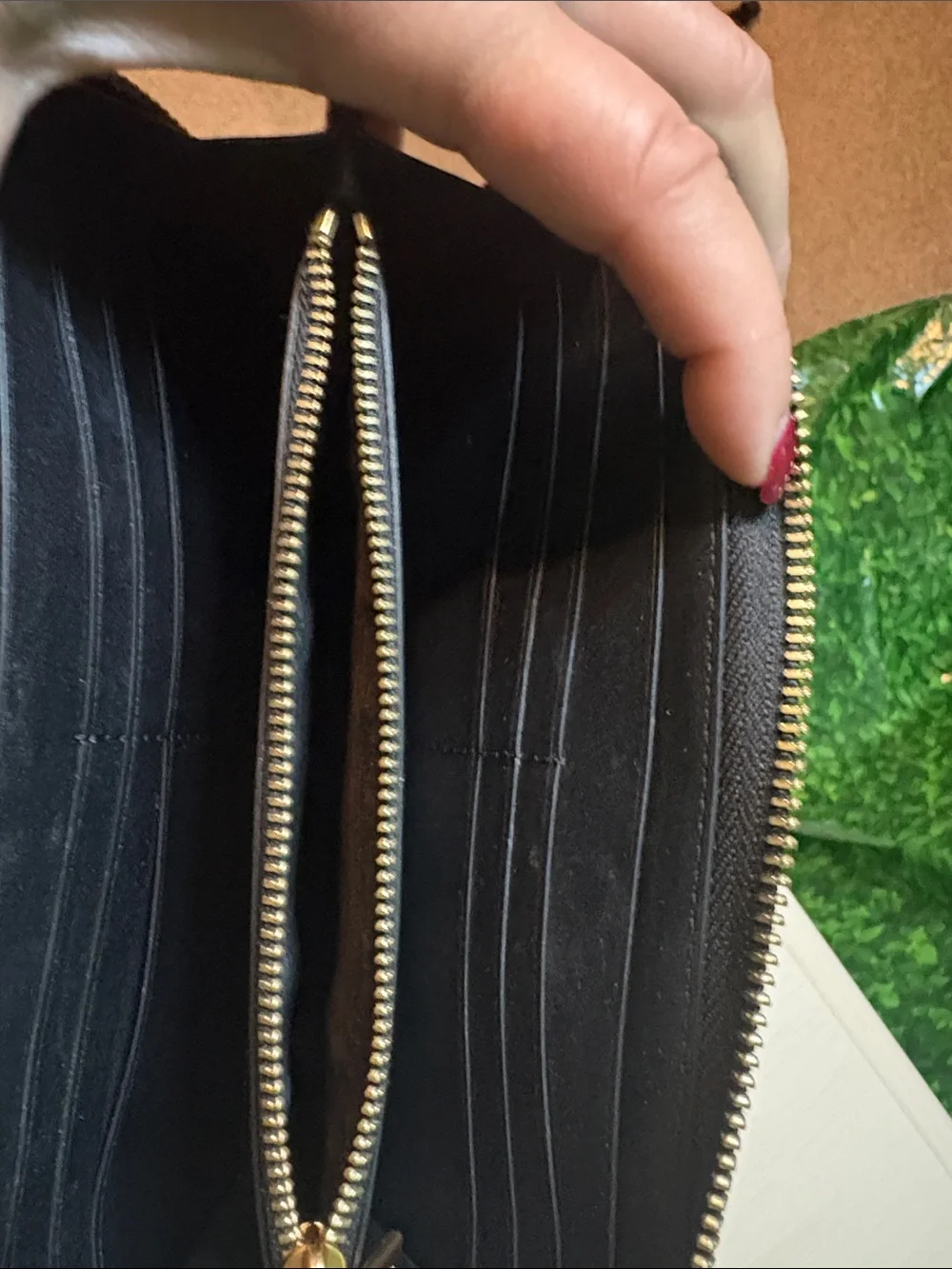 kate spade black pebbled leather zip-around wallet with gold logo